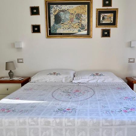Gocciadoro Guest Apartment Соланас Экстерьер фото