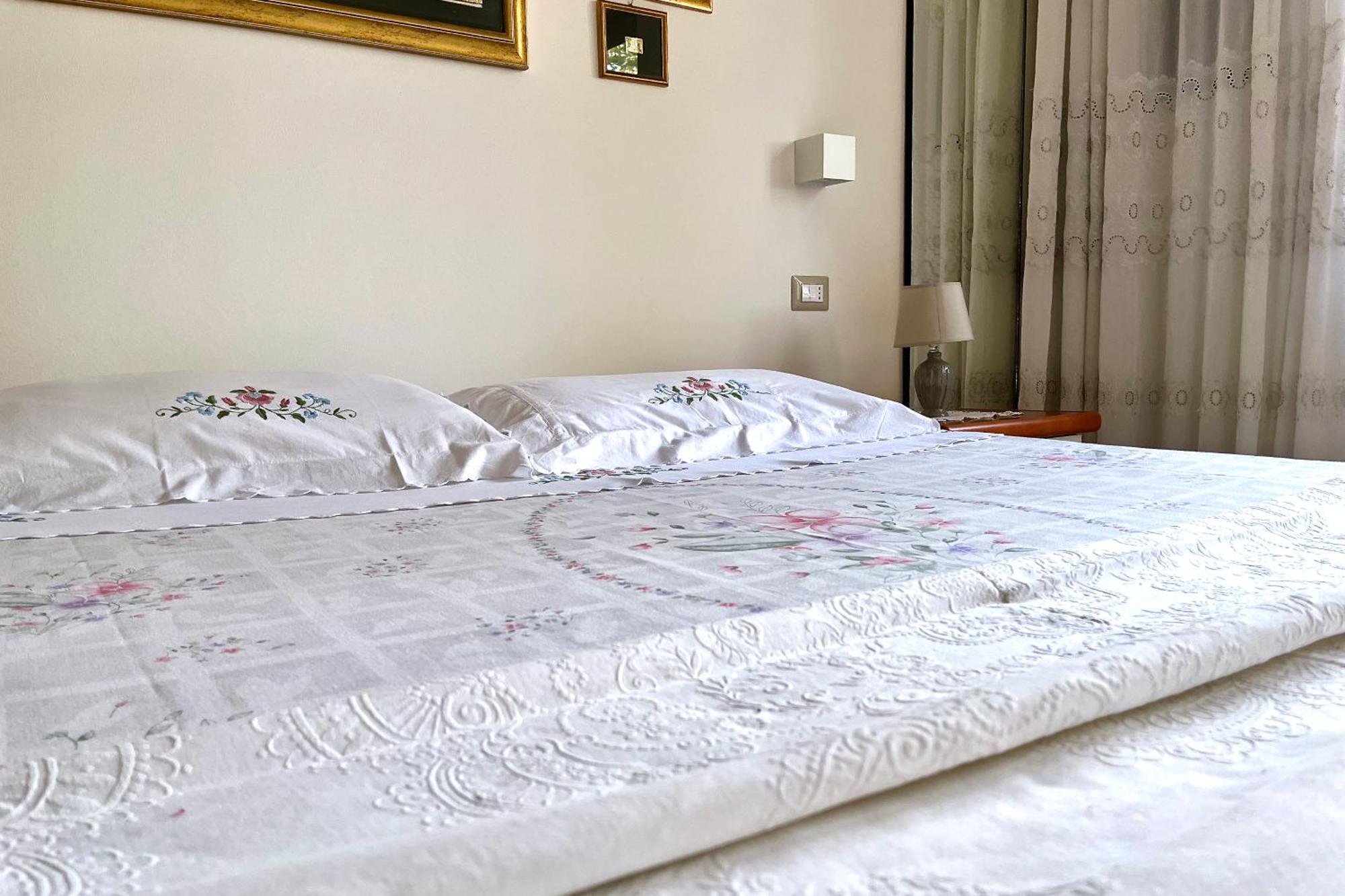 Gocciadoro Guest Apartment Соланас Экстерьер фото